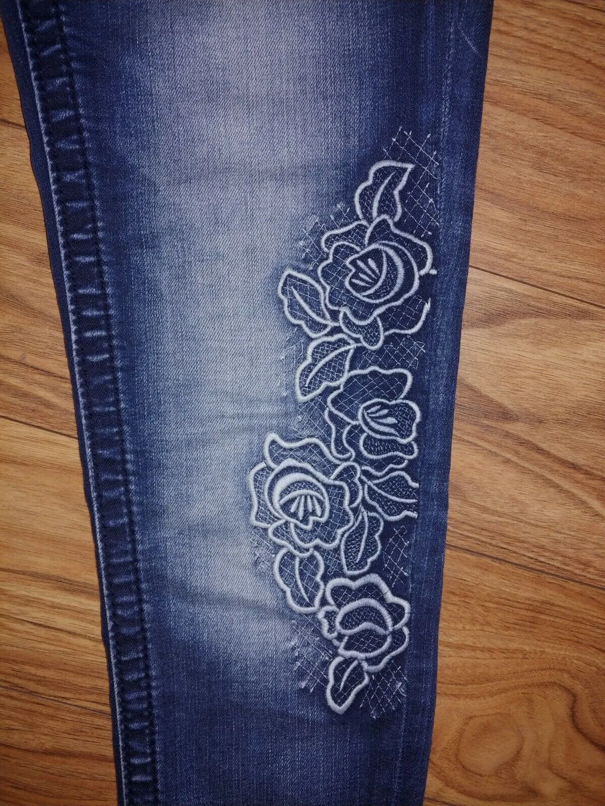 Miss Me Signature Distressed Ankle Skinny Embroidered Rose Floral Denim Jeans Size 25