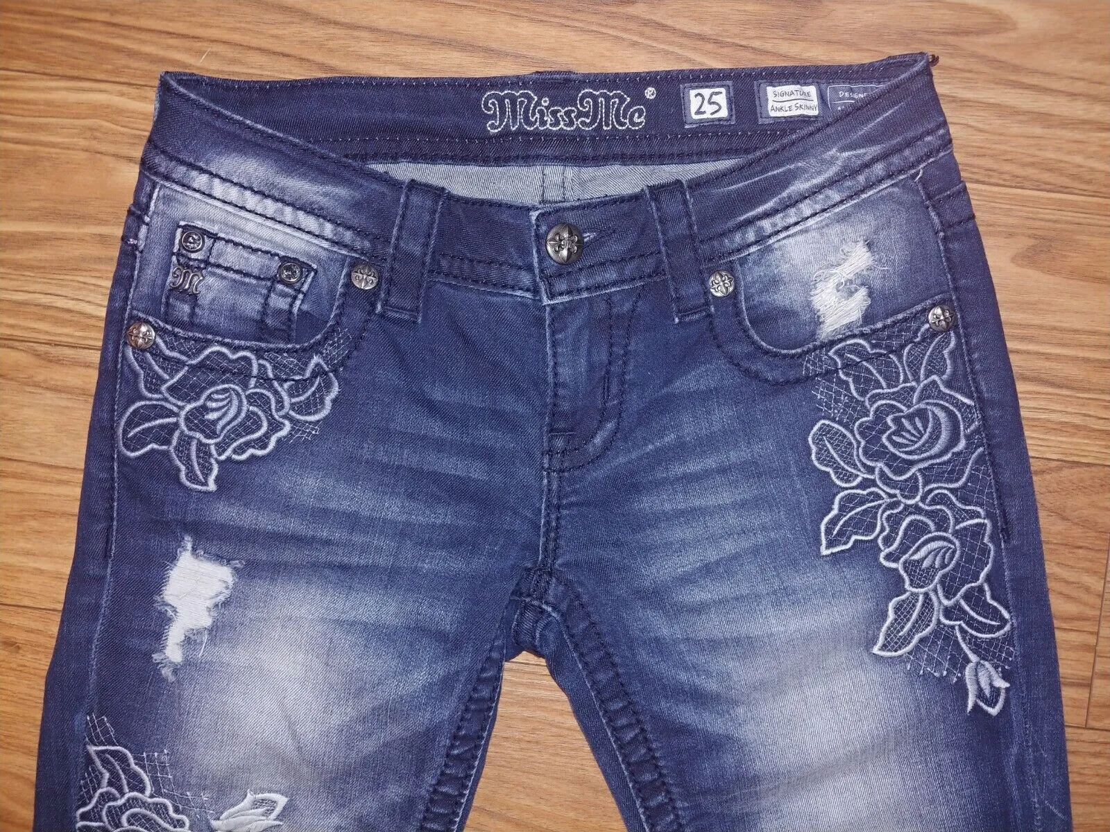 Miss Me Signature Distressed Ankle Skinny Embroidered Rose Floral Denim Jeans Size 25