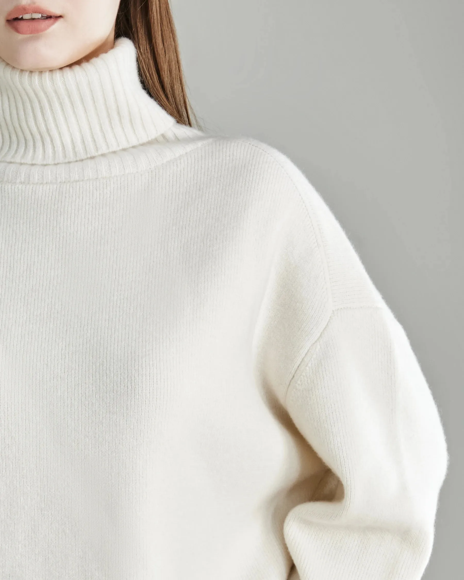 Women's Oversized Turtleneck Cashmere Sweater