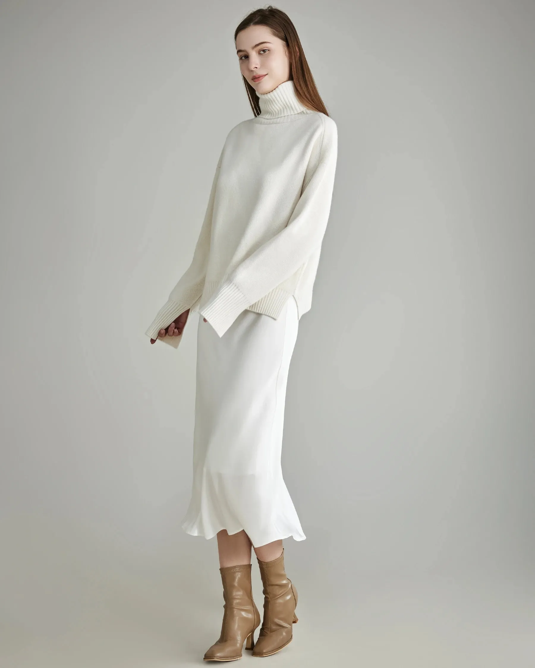 Women's Oversized Turtleneck Cashmere Sweater